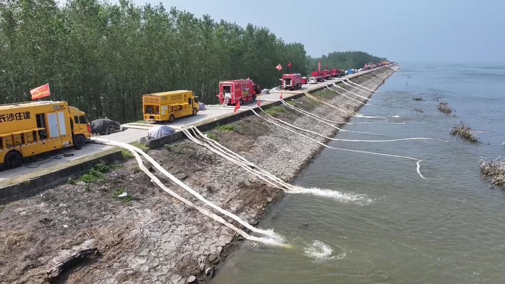 泰豪·海德馨排水車、電源車馳援團(tuán)洲垸排澇保電